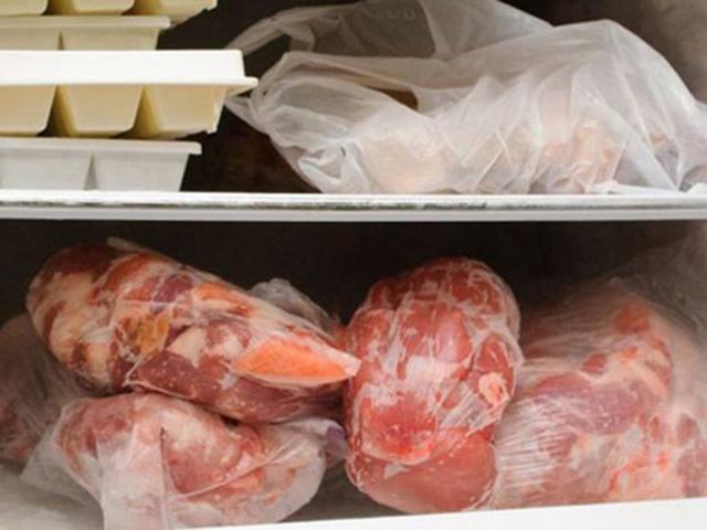 Từ vụ nhập viện vì ăn thịt đông quá lâu, thực phẩm trữ lạnh bao lâu sẽ thành ổ bệnh?