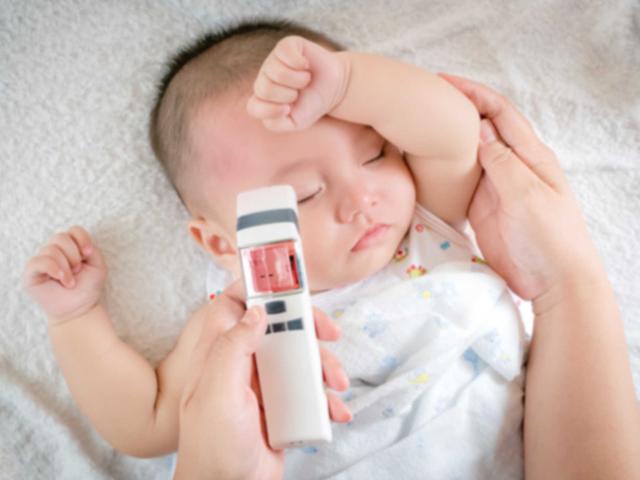 Hạ sốt cho trẻ: Sai lầm của bố mẹ khi lau mát khiến trẻ sốt nặng hơn - 4