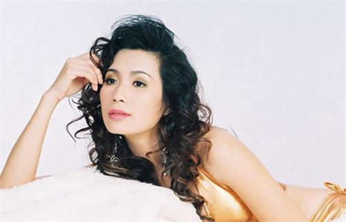 a hau trinh kim chi ke chuyen chup bikini anh lich ngay xua voi cat- xe cuc khung - 1