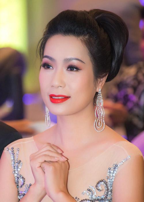 a hau trinh kim chi ke chuyen chup bikini anh lich ngay xua voi cat- xe cuc khung - 4