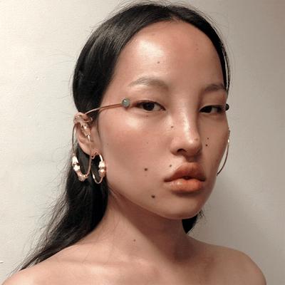 co gai tay tang bi che xau o que nha nhung duoc khen het loi tai anh - 7