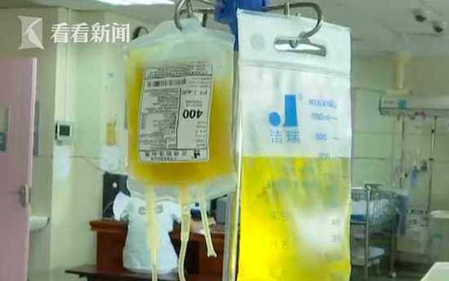 me mai buon chuyen voi ban khong de y, con dua nghich lao dau vao noi lau soi sung suc - 2