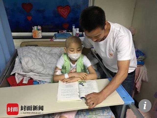 nguoi dan ong mac vay cuoi dung duong, ai biet chuyen thay vi cuoi lai khoc - 1