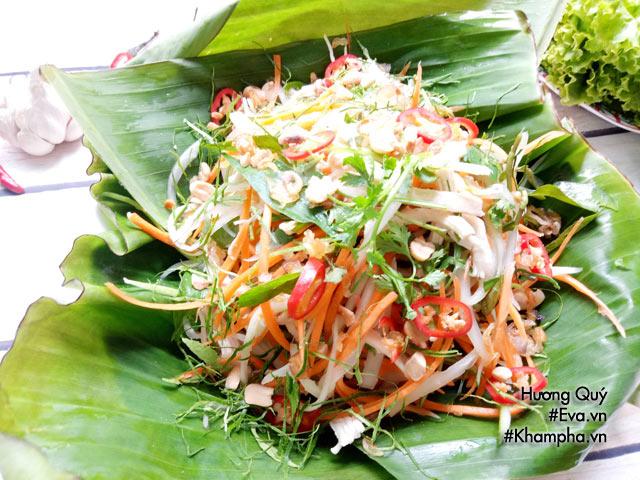 Cách làm nộm gà xé phay giòn ngon, thanh mát cho ngày hè