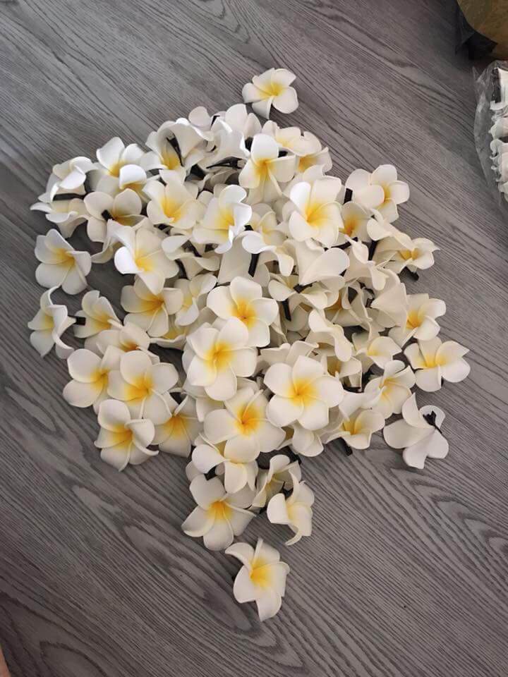 3 mon phu kien chi em dang mua am am de chup anh "song ao" khi di bien - 1