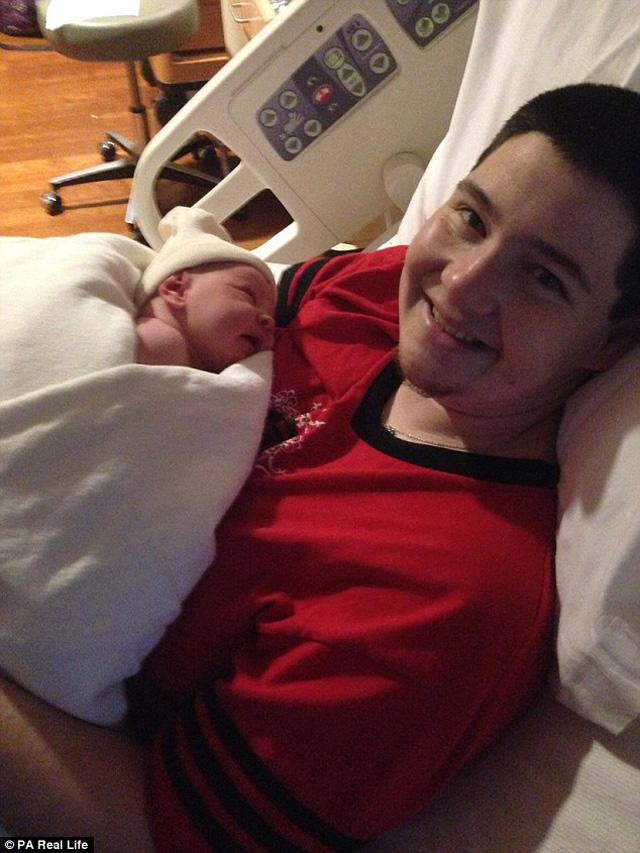 ky la chuyen vo khong the mang thai, chong sinh con ho bang cach khong the tin noi - 3