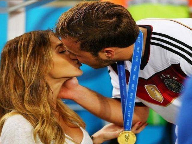 Chuyện ấy của các cầu thủ dịp World Cup: Đức cấm, Brazil lại thả