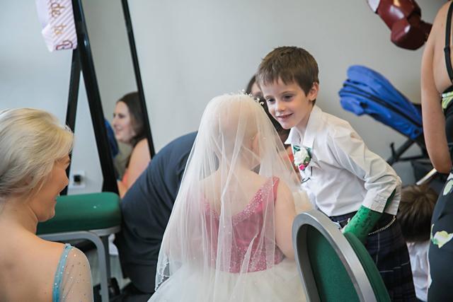 dam cuoi cua cap doi nho nhat the gioi: nuoc mat dau don khi co dau - chu re cuoi - 4