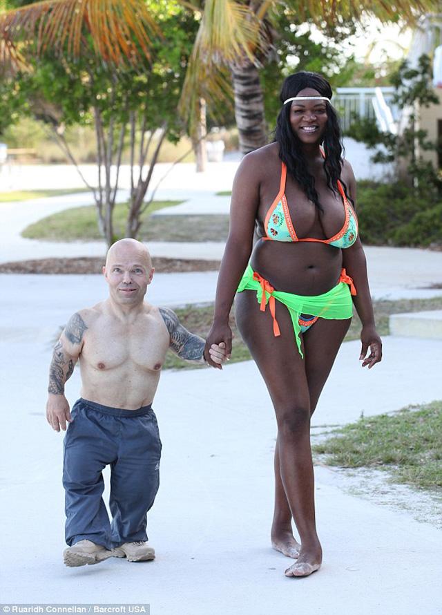 chuyen tinh cua chang 1m3 va nang chuyen gioi 1m9: viec "yeu" khong co gi kho khan - 2