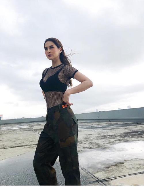 "nguoi dan ba dep nhat philippines" lan dau dien ao luoi goi tri to mo - 1