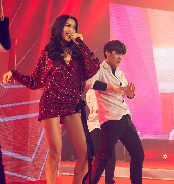 "quen world cup" vi thay bich phuong mac sieu ngan - 4
