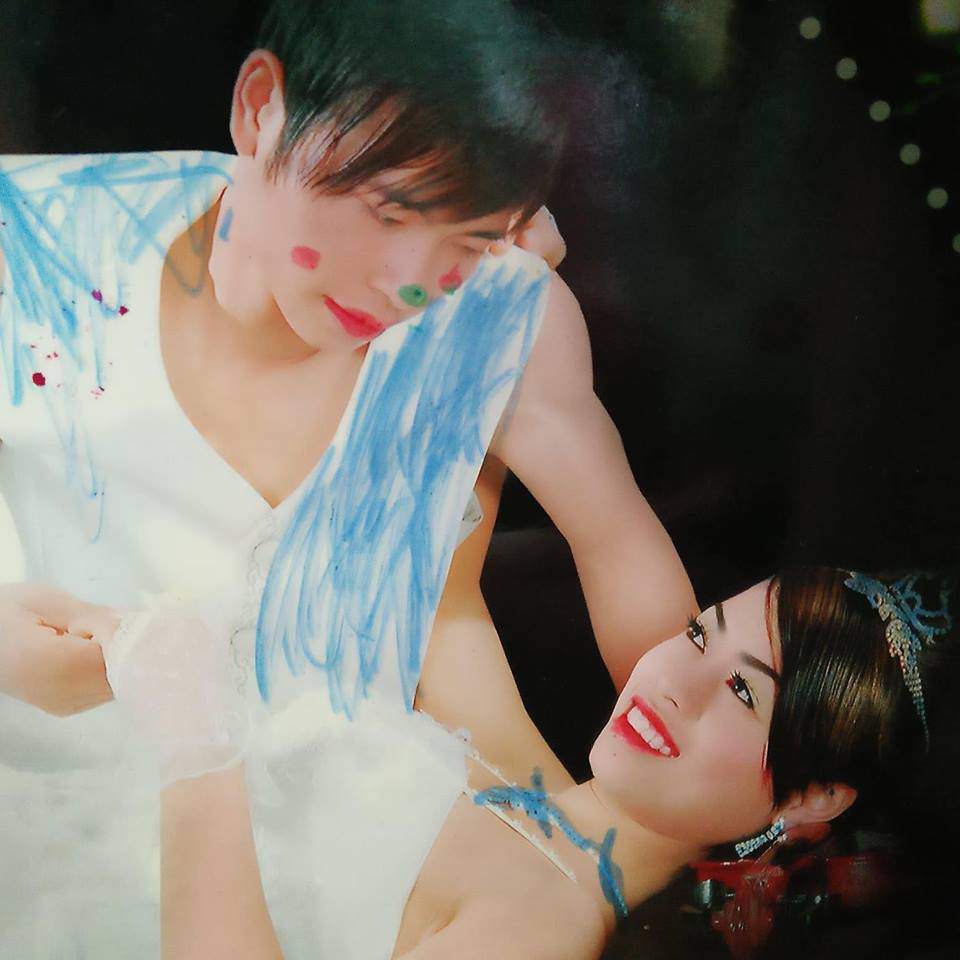 phat hoang khi anh cuoi cua bo me bi con loi ra lam sach tap to - 1