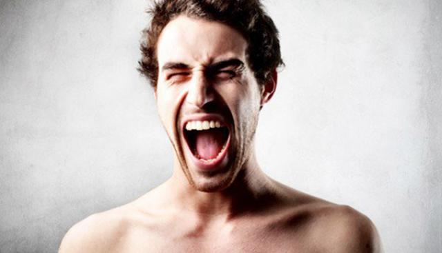 choang vang voi nguoi dan ong "xuat binh" xa nhat the gioi, bay xa toi gan 6 m - 1