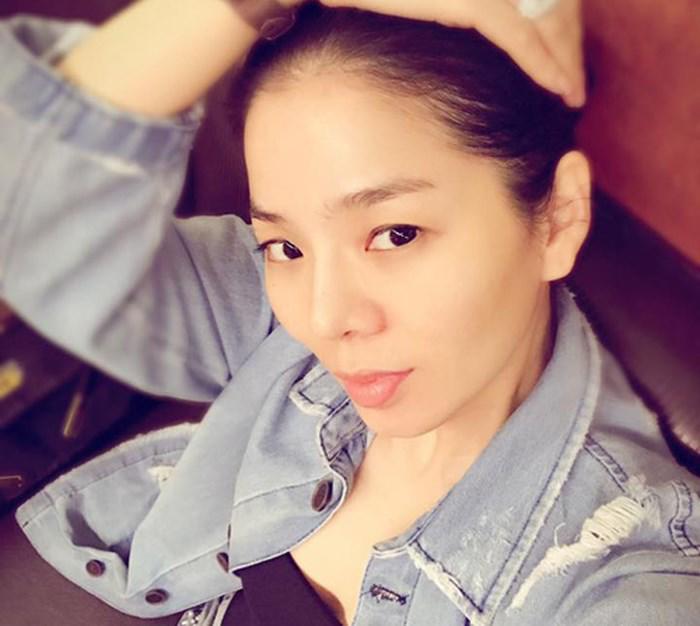 "nu hoang phong tra" le quyen dep nhu nu than bat chap mat moc khien gai son phai ghen ty - 3