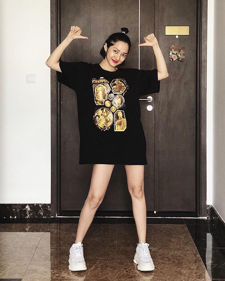 chang can chieu cao ly tuong, bao anh chi can kheo chon vay ao de "keo dai" doi chan - 1