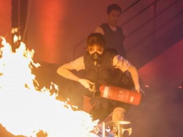 6 sao Việt mang bụng bầu lăn lê, tìm cách thoát hiểm trong tình cảnh cháy chung cư