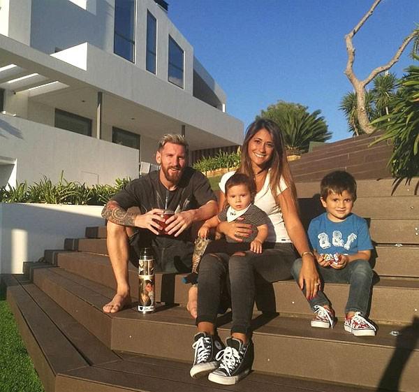 Không ngờ Lionel Messi đang sở hữu căn nhà khủng 1200м² có hình y hệt sân Ƅóng