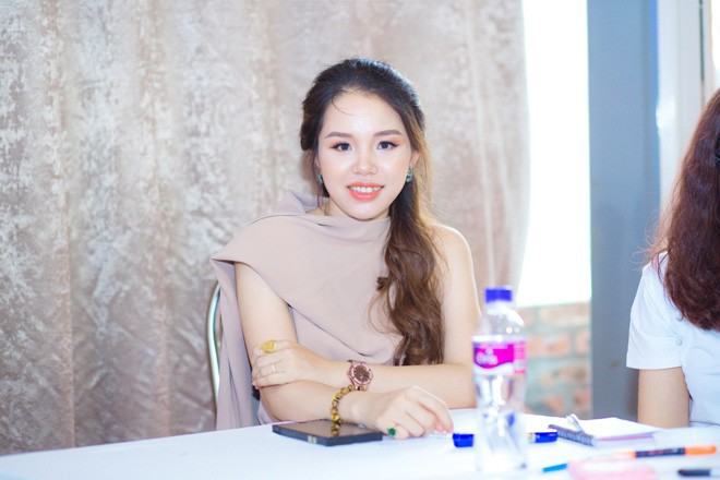 nu doanh nhan tre tra giang phan dau vuon len bang nghi luc tuoi tre - 1