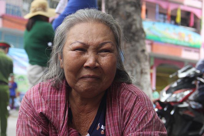 ky thi thpt quoc gia: chau vao thi, ba ngoi khoc truoc cong truong - 1