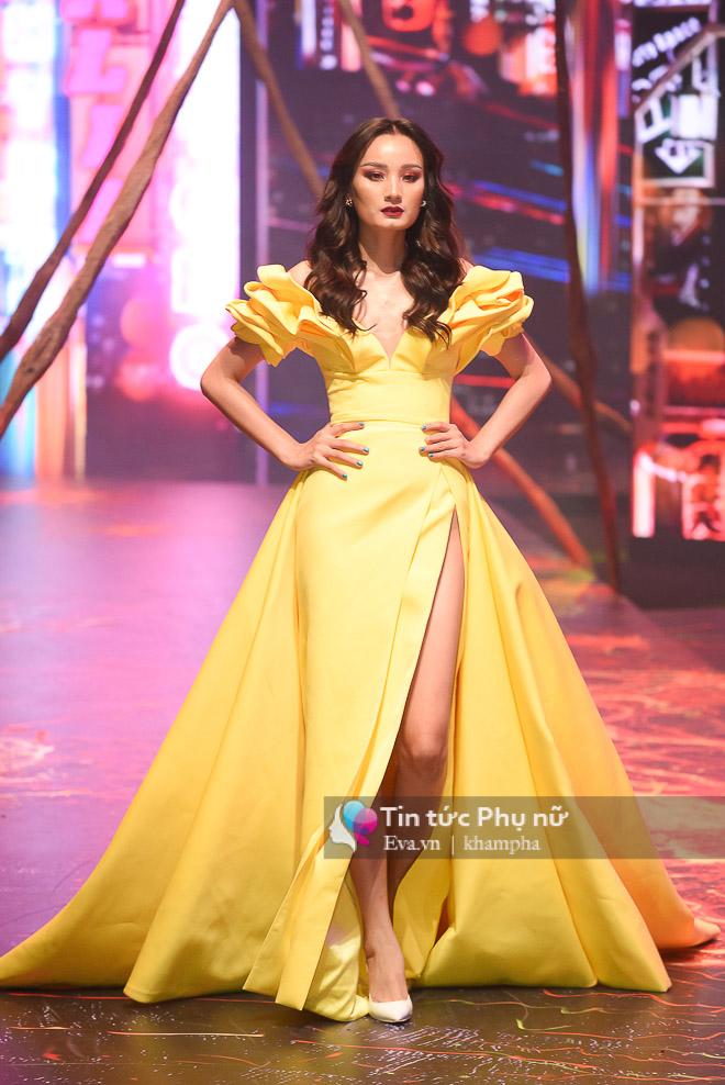 pham huong va huong giang dot chay san dien khi lam vedette trong show do long - 17