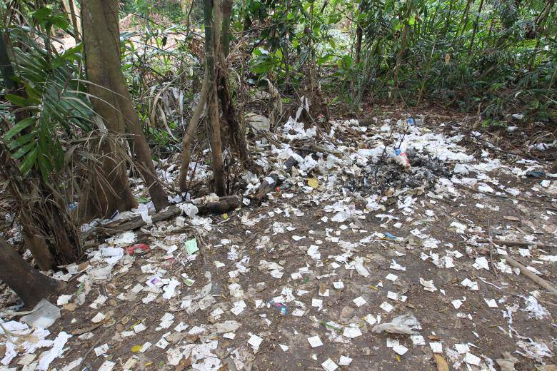 ron nguoi noi "may mua" cua gai mai dam va khach lang choi duoi rung cay ram rap - 1