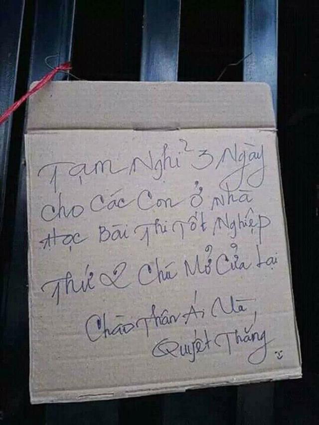 tam bien treo truoc quan net va dong thong diep phia sau khien ai cung phai gat gu ung ho - 1