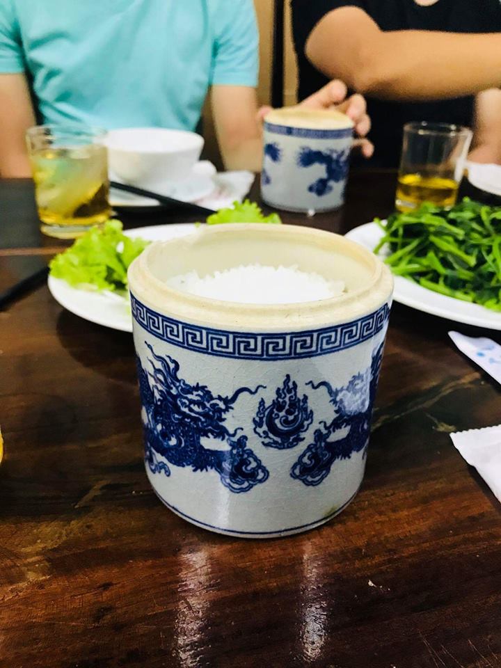 bat com nieu cua mot nha hang khien dan mang cuoi bo "them cay nhang voi qua trung la dep" - 2