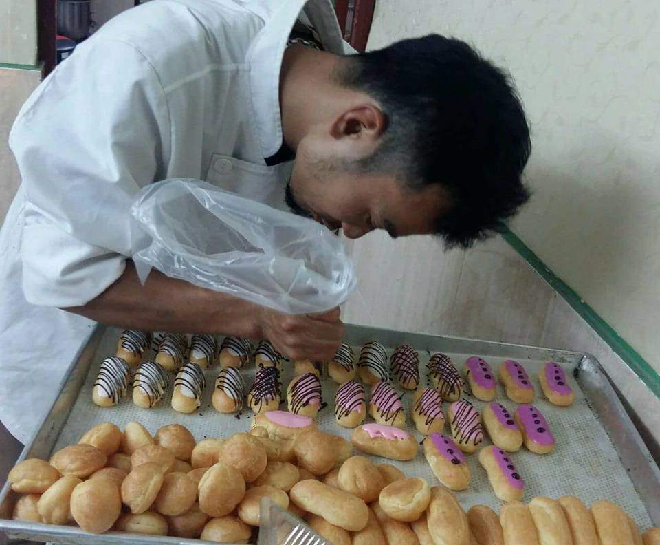 buoc ngoat cua cau be lao cai bui doi tro thanh chu tiem banh ngot doanh thu 100 trieu/thang - 8