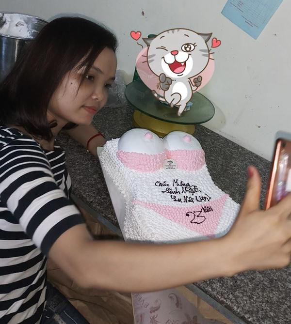 buoc ngoat cua cau be lao cai bui doi tro thanh chu tiem banh ngot doanh thu 100 trieu/thang - 14