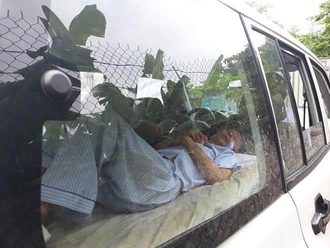 tin tuc 24h: cap doi “may mua” den… sap ca giuong khien le tan nha nghi boi roi - 2