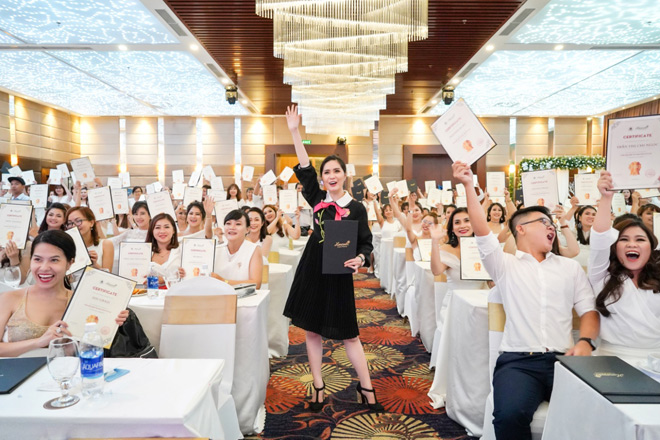 doanh nhan di bang dien do hieu minh hoa cho bai giang huan luyen hanayuki - 8