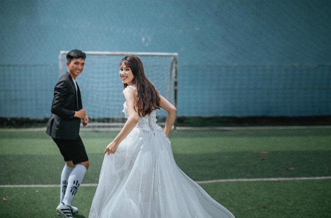 anh cuoi co dau di giay the thao tren san bong mua world cup gay 'sot mang' - 9