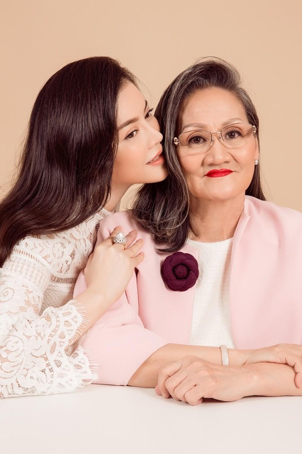 lo dien chan dung me ruot ly nha ky, u70 than thai sang trong du da len chuc ba ngoai - 7