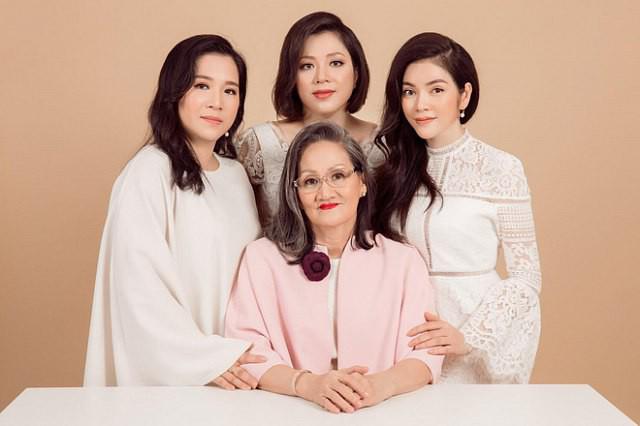 lo dien chan dung me ruot ly nha ky, u70 than thai sang trong du da len chuc ba ngoai - 5