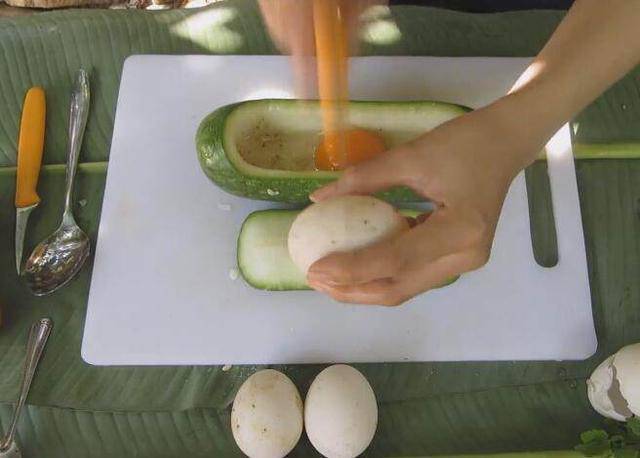 con dau nau bua com chi doc hai trai bi, me chong che luoi nhung khi an thi tam tac - 1