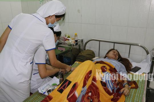 vu phu huynh xong vao truong danh co giao nhap vien: nguoi trong cuoc noi gi? - 1