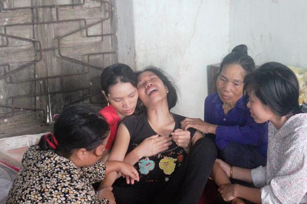 noi dau 4 bo con gap nan tren xe khach: nghen dang tieng goi con cua nguoi me - 1