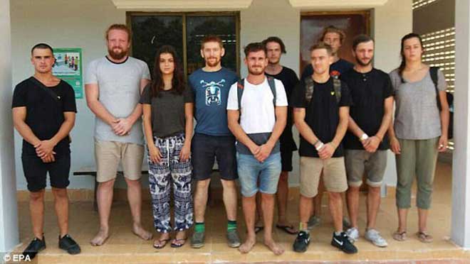 thue biet thu to chuc "dai tiec" thac loan, chup anh nong tung len mang - 1