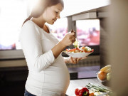 Thức ăn tốt cho bà bầu: Bác sĩ tiết lộ nhóm thực phẩm lành mạnh cho mẹ mang thai