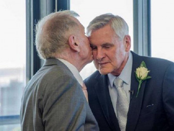 “Uống nhầm 1 ánh mắt”, thẩm phán tòa án tối cao quyết cưới người tình đồng tính sau 50 năm
