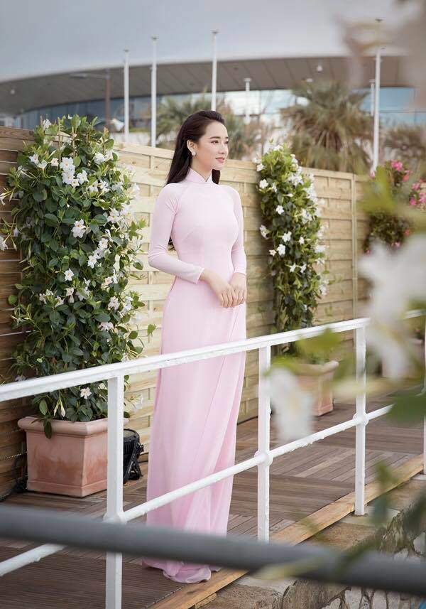 Ngoài trang phục màu trắng, Nhã Phương còn là nữ diễn viên diện áo dài đẹp nhất Vbiz - 3