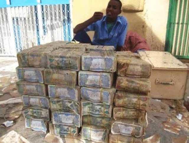 Ở nơi người dân đi chợ phải chở theo cả xe tải tiền để mua đồ - Eva.vn 17 Ở nơi người dân đi chợ phải chở theo cả xe tải tiền để mua đồ - 3