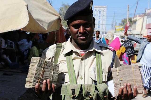 Ở nơi người dân đi chợ phải chở theo cả xe tải tiền để mua đồ - Eva.vn 16 Ở nơi người dân đi chợ phải chở theo cả xe tải tiền để mua đồ - 2