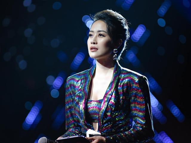 Hi hữu ở Giọng hát Việt: Thí sinh nhất quyết không ra biểu diễn vì MC đọc không đúng tên