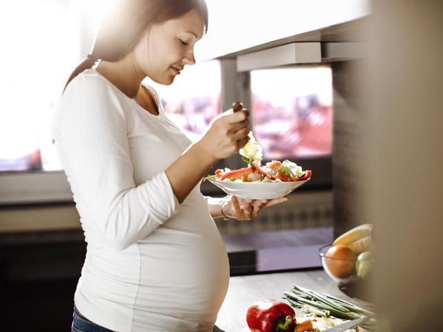 Bà bầu nên ăn gì trong 3 tháng giữa thai kỳ