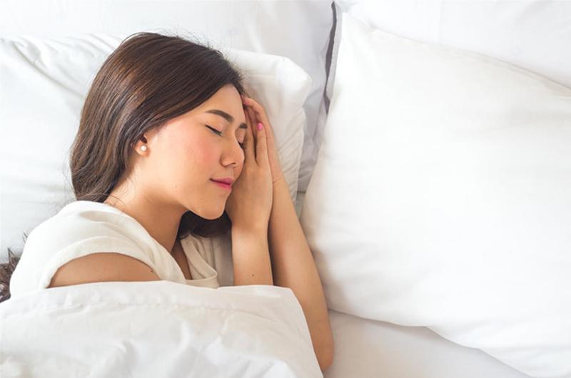 Duy trì thói quen sống đều đặn và ngủ đủ giấc là một trong những cách tốt nhất để ngăn ngừa bệnh tật (bao gồm cả ung thư). Người lớn nên ngủ 7-8 giờ mỗi ngày. 
