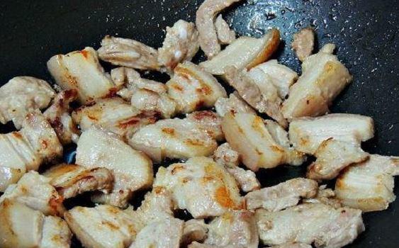 Thịt rang cháy cạnh ngon ngậy cùng hương vị đậm đà khó cưỡng