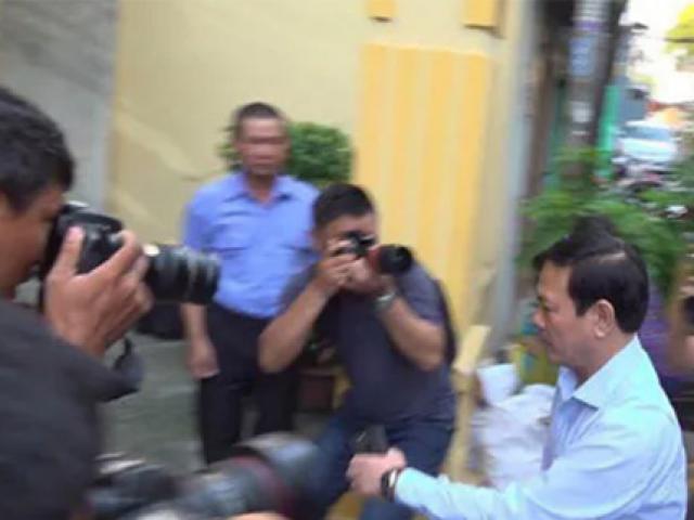 Xử vụ nựng bé gái trong thang máy: Nhìn thấy ống kính, Nguyễn Hữu Linh vào nhà vệ sinh