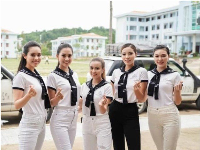 Đây là mỹ nhân duy nhất không bị dìm tơi tả khi chụp hình với một rừng Hoa hậu