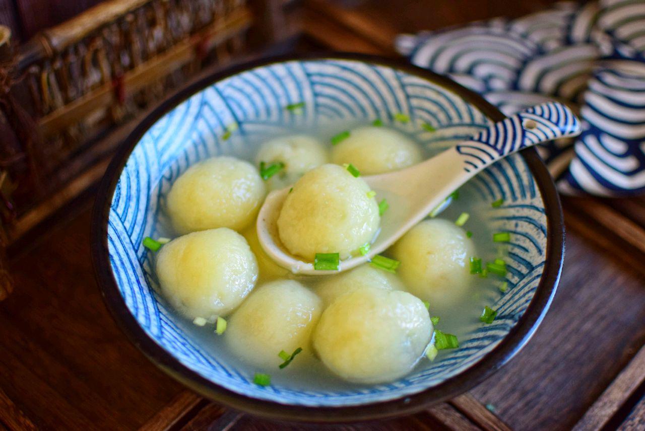 khoai tay cat ra nau canh xua roi, dem vien tron the nay roi che bien moi sang - 9